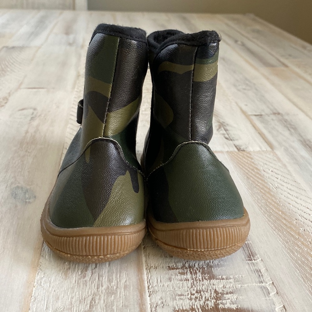 Baby camouflage boots